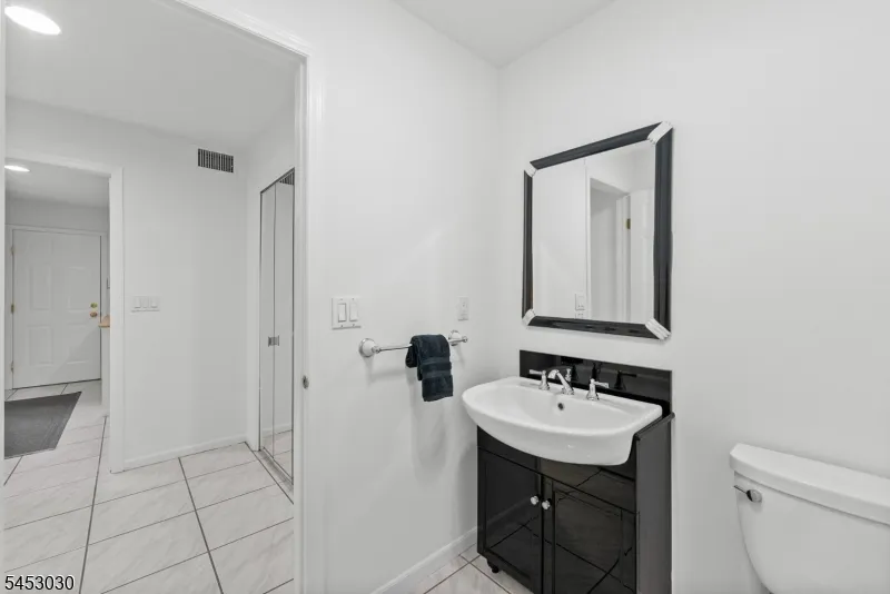239 Westervelt Ln Mahwah, NJ 07430