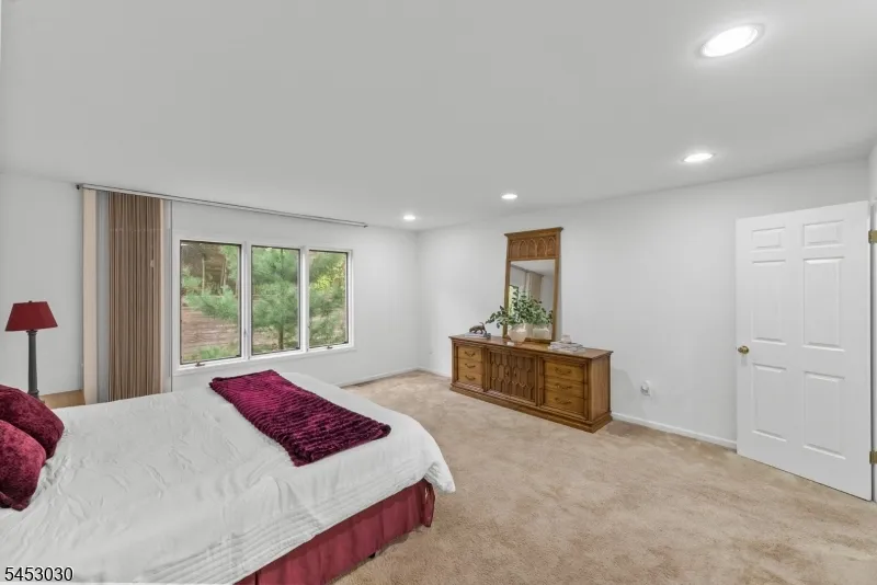 239 Westervelt Ln Mahwah, NJ 07430