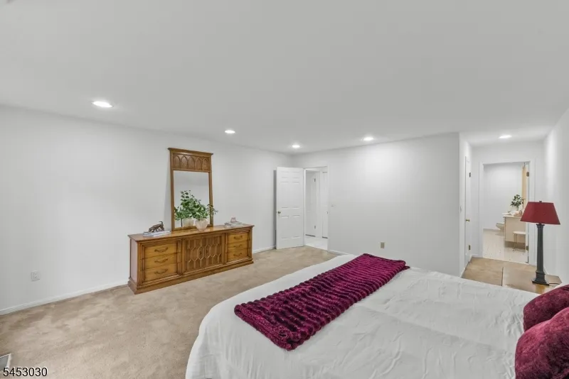 239 Westervelt Ln Mahwah, NJ 07430