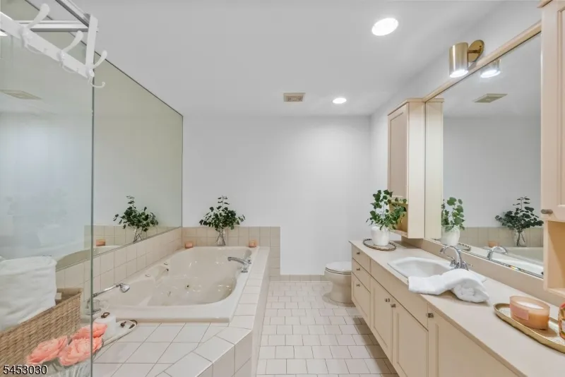 239 Westervelt Ln Mahwah, NJ 07430