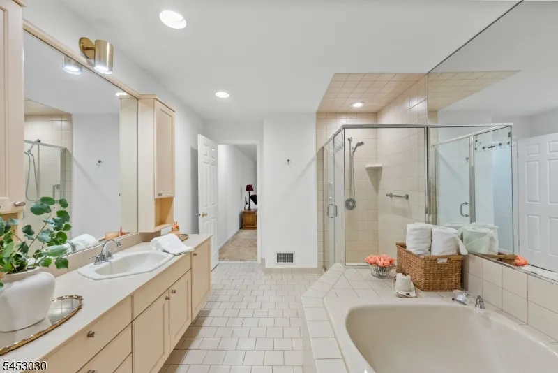 239 Westervelt Ln Mahwah, NJ 07430