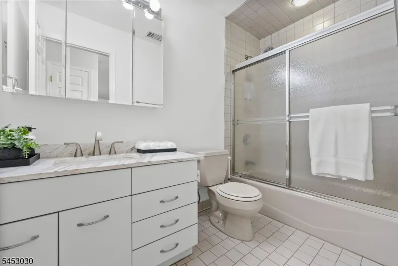 239 Westervelt Ln Mahwah, NJ 07430