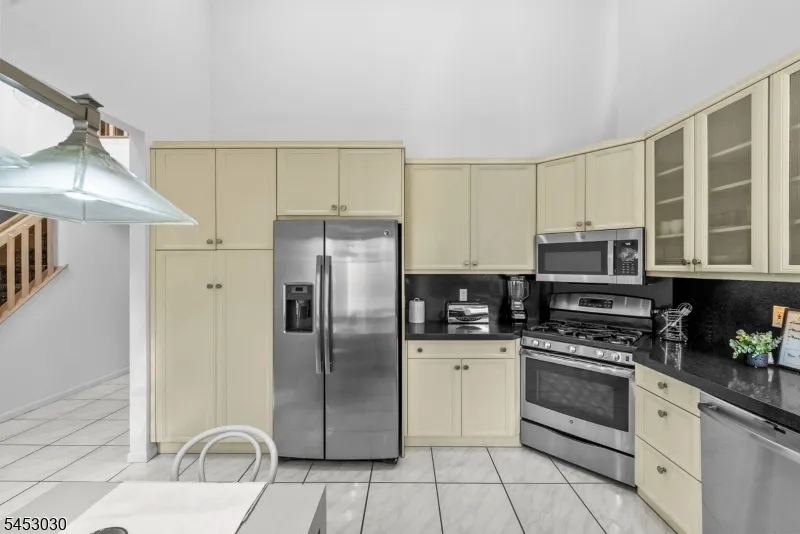 239 Westervelt Ln Mahwah, NJ 07430
