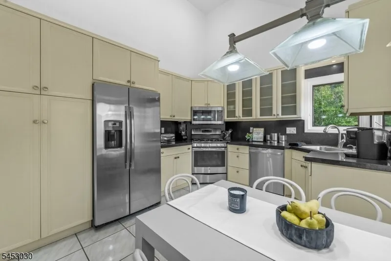 239 Westervelt Ln Mahwah, NJ 07430