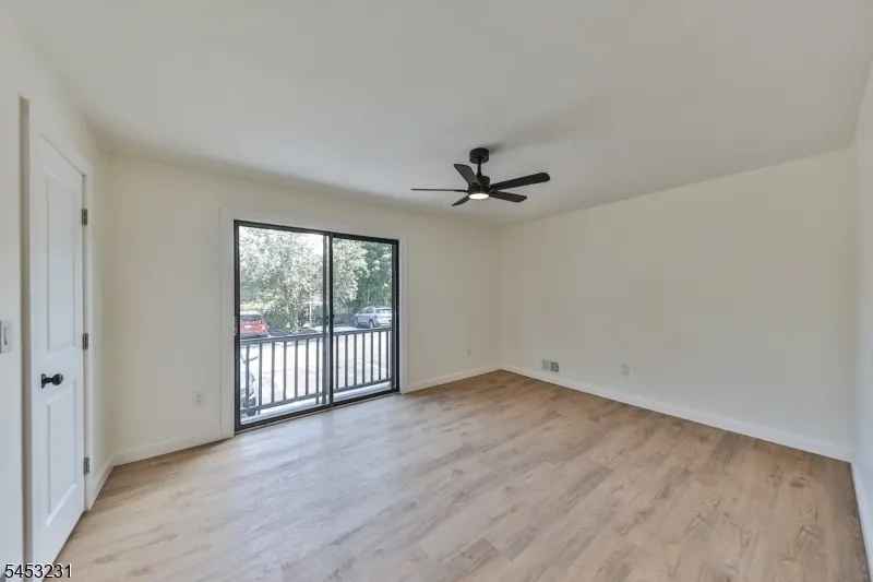 813 Spruce Hills Dr Glen Gardner, NJ 08826