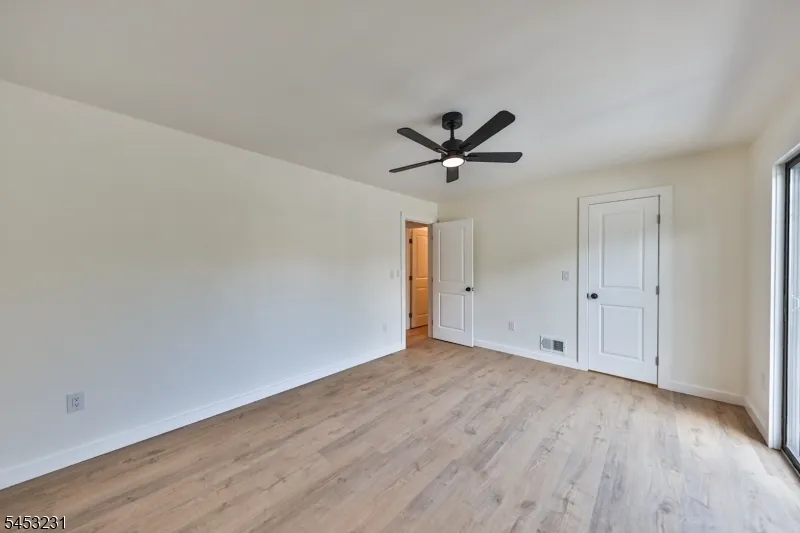 813 Spruce Hills Dr Glen Gardner, NJ 08826