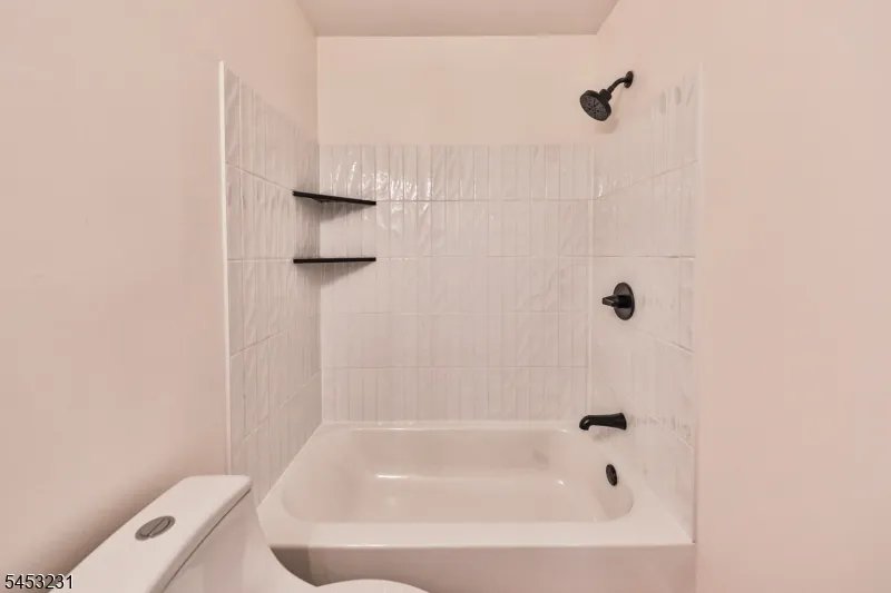 813 Spruce Hills Dr Glen Gardner, NJ 08826