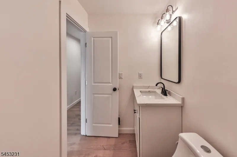 813 Spruce Hills Dr Glen Gardner, NJ 08826