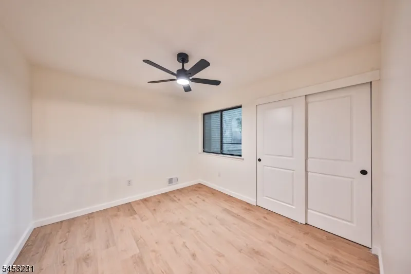813 Spruce Hills Dr Glen Gardner, NJ 08826