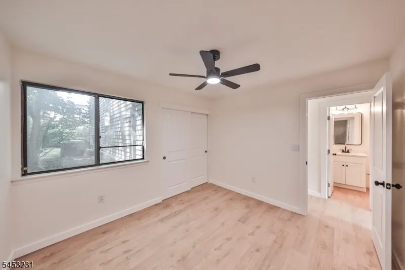 813 Spruce Hills Dr Glen Gardner, NJ 08826