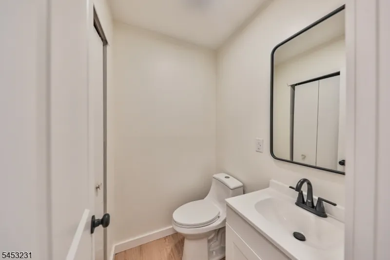 813 Spruce Hills Dr Glen Gardner, NJ 08826