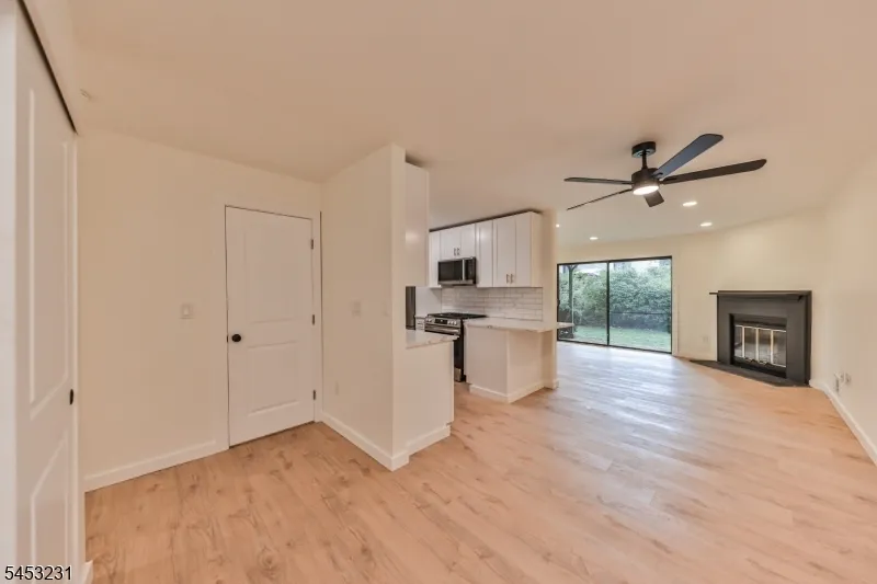 813 Spruce Hills Dr Glen Gardner, NJ 08826