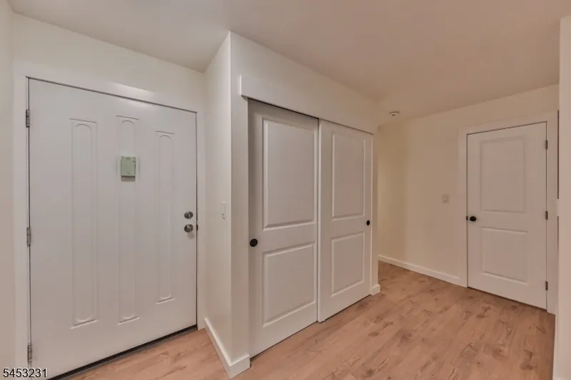 813 Spruce Hills Dr Glen Gardner, NJ 08826