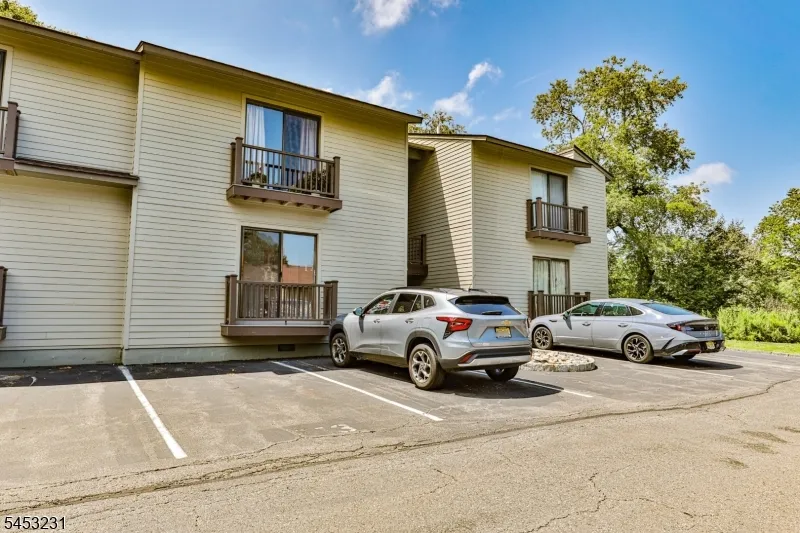 813 Spruce Hills Dr Glen Gardner, NJ 08826