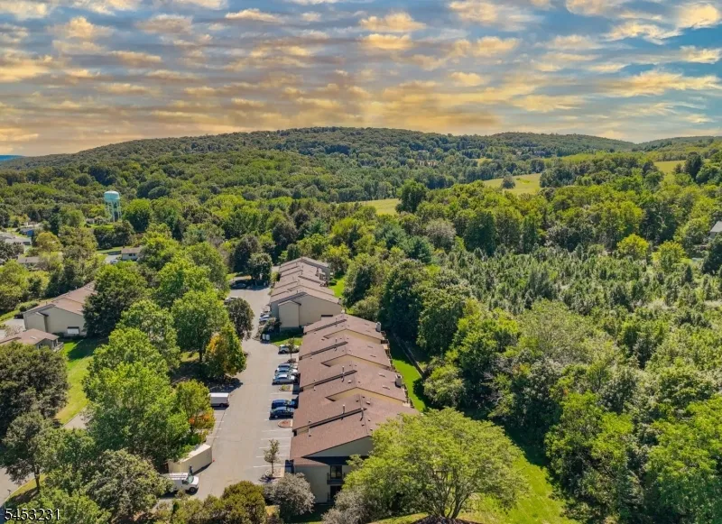 813 Spruce Hills Dr Glen Gardner, NJ 08826