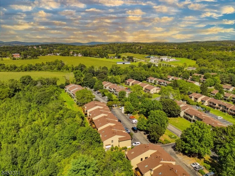 813 Spruce Hills Dr Glen Gardner, NJ 08826