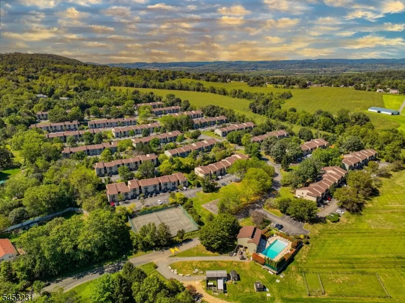 813 Spruce Hills Dr Glen Gardner, NJ 08826