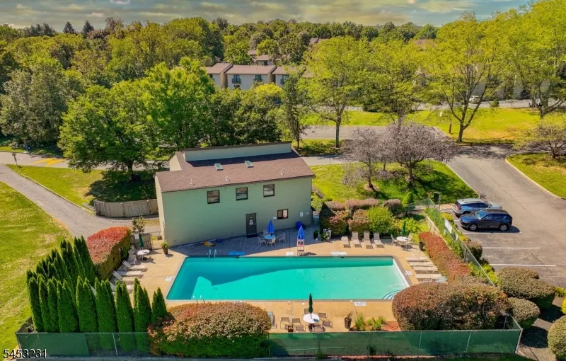 813 Spruce Hills Dr Glen Gardner, NJ 08826