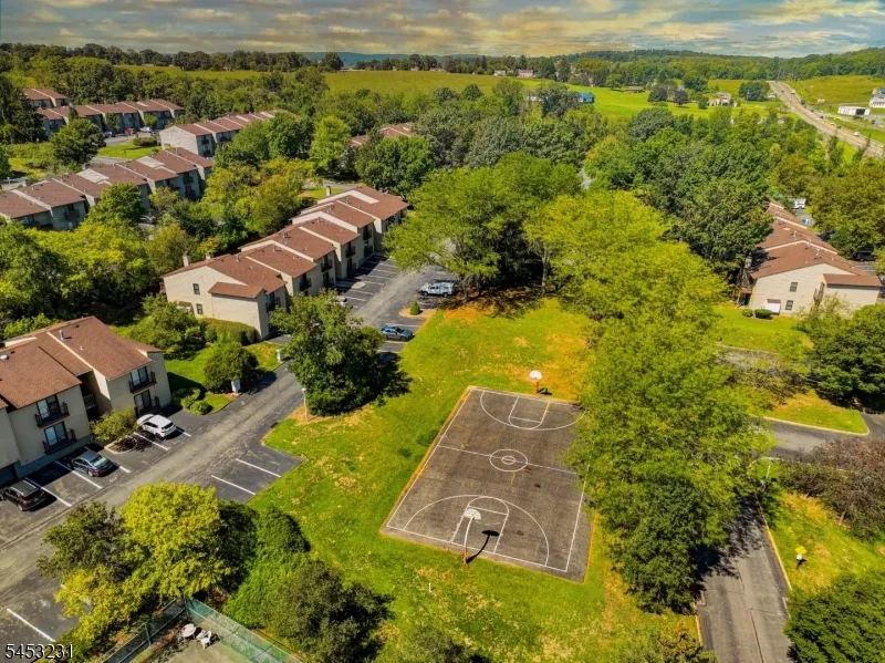 813 Spruce Hills Dr Glen Gardner, NJ 08826