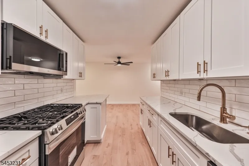 813 Spruce Hills Dr Glen Gardner, NJ 08826