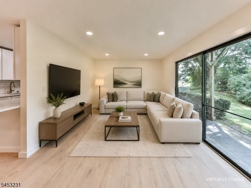 813 Spruce Hills Dr Glen Gardner, NJ 08826