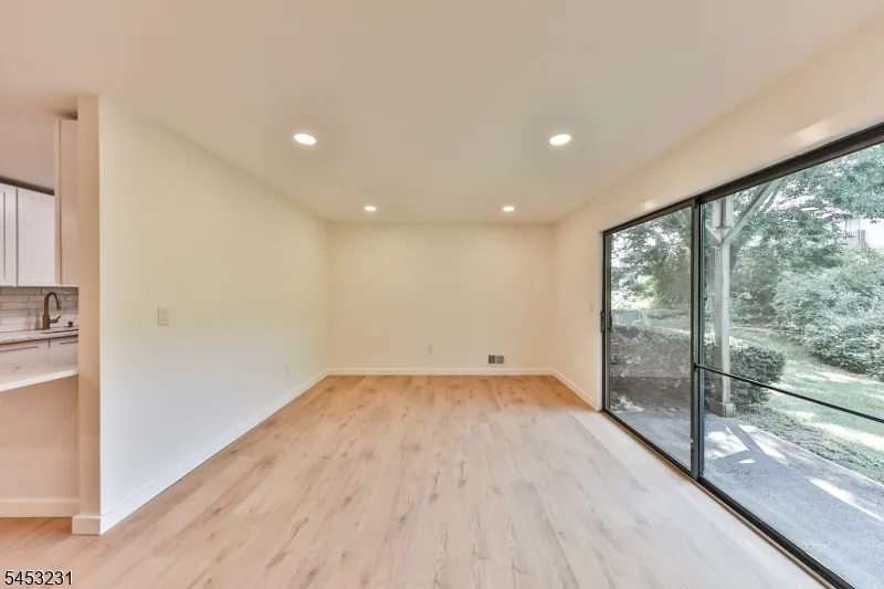 813 Spruce Hills Dr Glen Gardner, NJ 08826