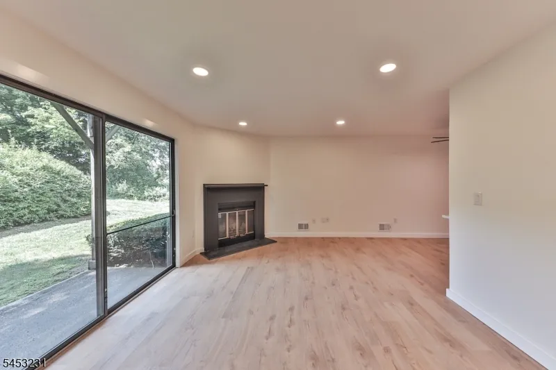 813 Spruce Hills Dr Glen Gardner, NJ 08826