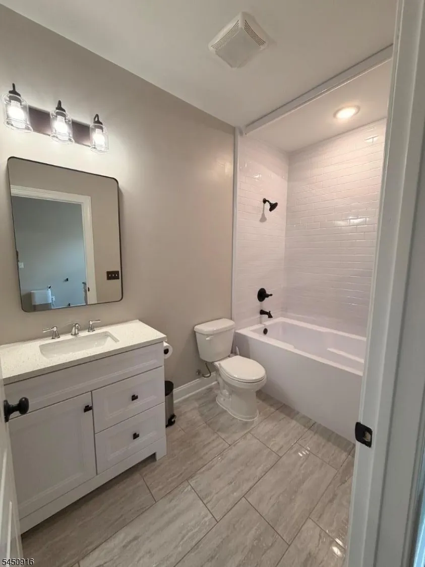 22 Larch St Carteret, NJ 07008