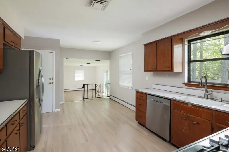 21 Saint Germain Dr Clark, NJ 07066