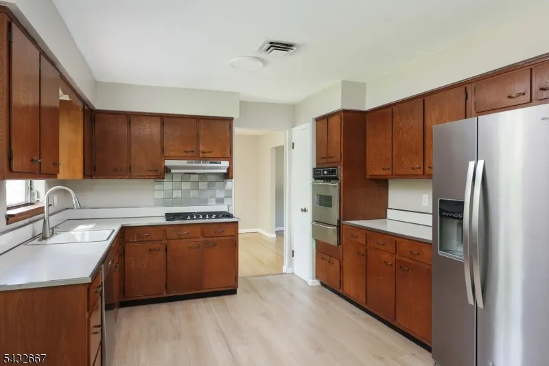 21 Saint Germain Dr Clark, NJ 07066
