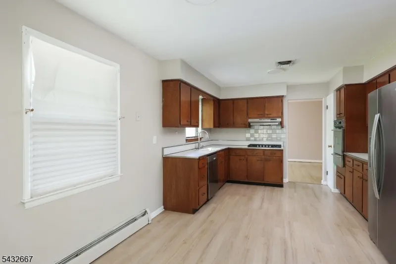 21 Saint Germain Dr Clark, NJ 07066