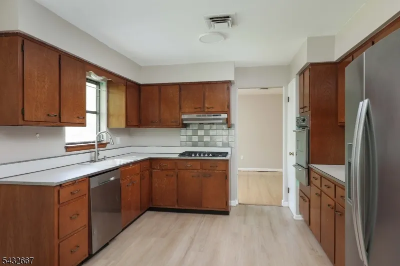 21 Saint Germain Dr Clark, NJ 07066