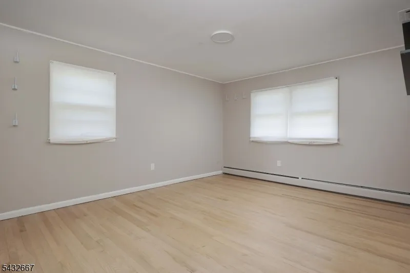 21 Saint Germain Dr Clark, NJ 07066