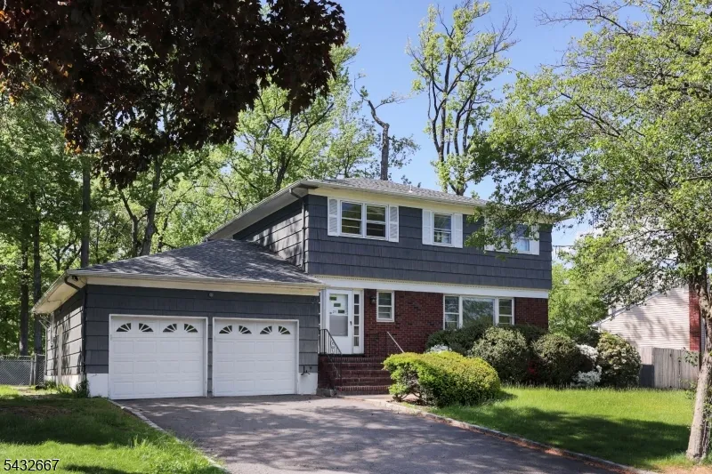 21 Saint Germain Dr Clark, NJ 07066