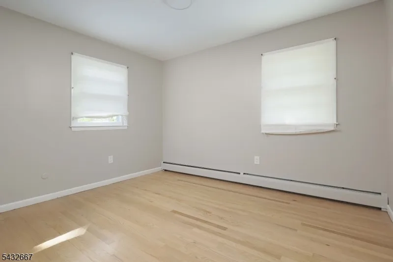 21 Saint Germain Dr Clark, NJ 07066