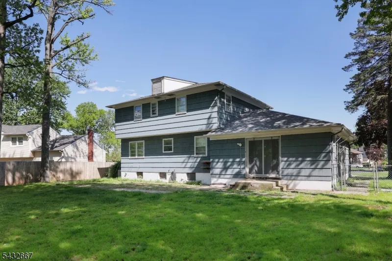 21 Saint Germain Dr Clark, NJ 07066