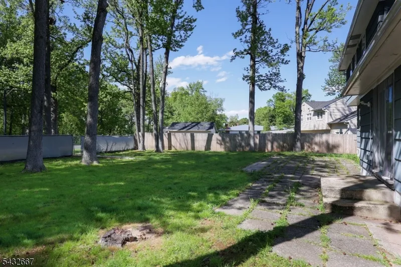 21 Saint Germain Dr Clark, NJ 07066