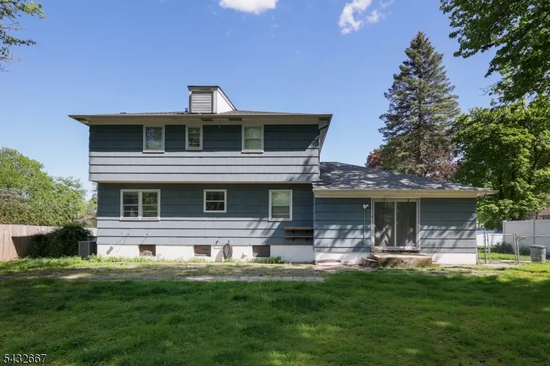 21 Saint Germain Dr Clark, NJ 07066