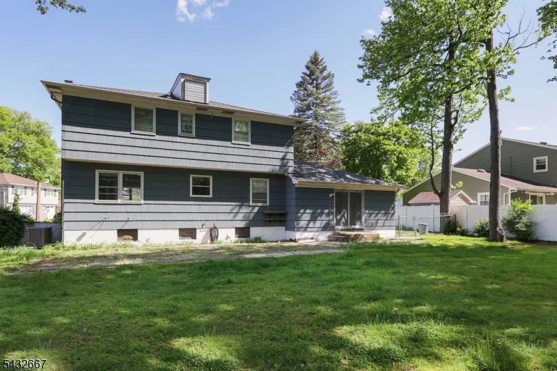 21 Saint Germain Dr Clark, NJ 07066