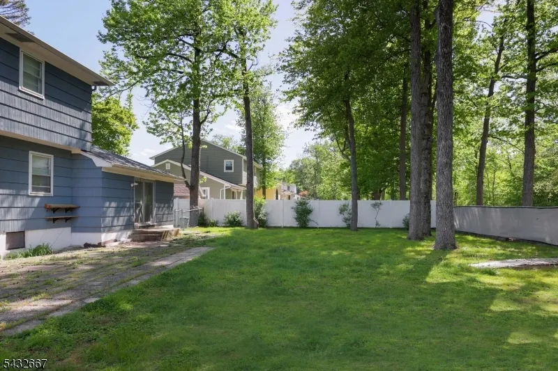 21 Saint Germain Dr Clark, NJ 07066