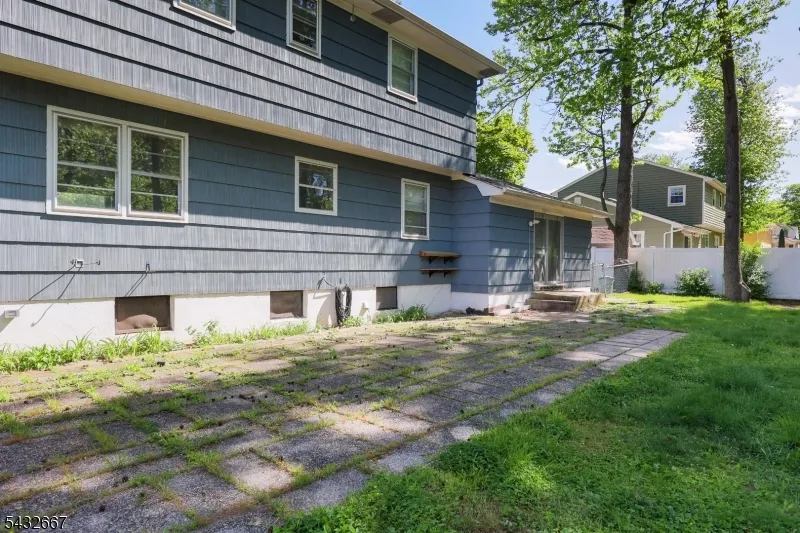 21 Saint Germain Dr Clark, NJ 07066
