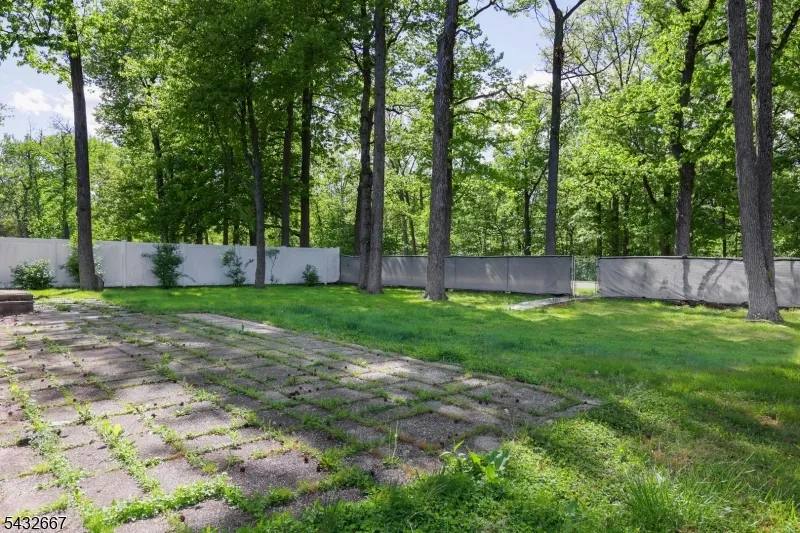 21 Saint Germain Dr Clark, NJ 07066