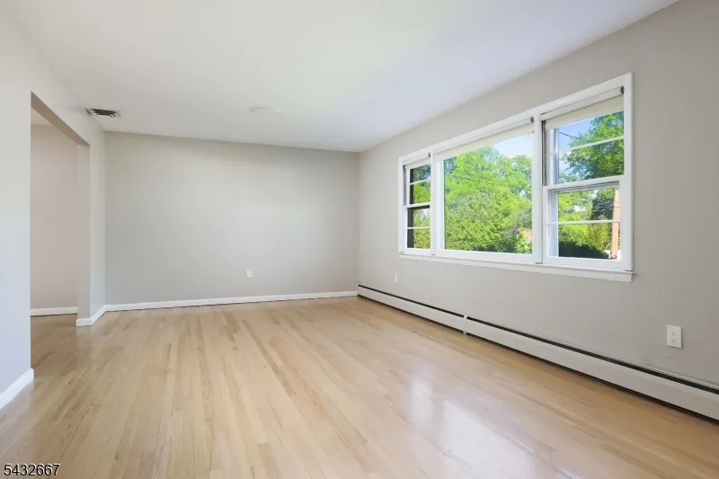 21 Saint Germain Dr Clark, NJ 07066