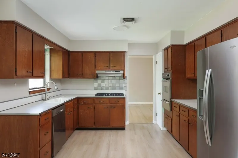 21 Saint Germain Dr Clark, NJ 07066