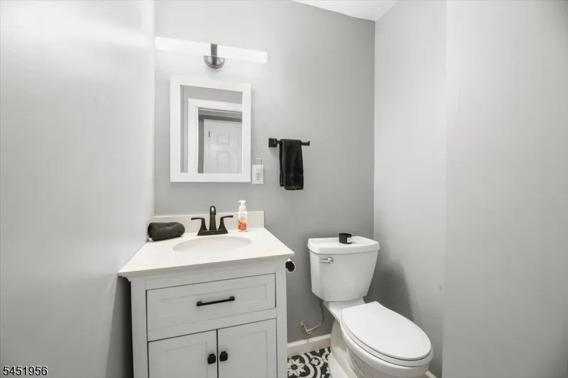 42 Wells Ct Bloomfield, NJ 07003