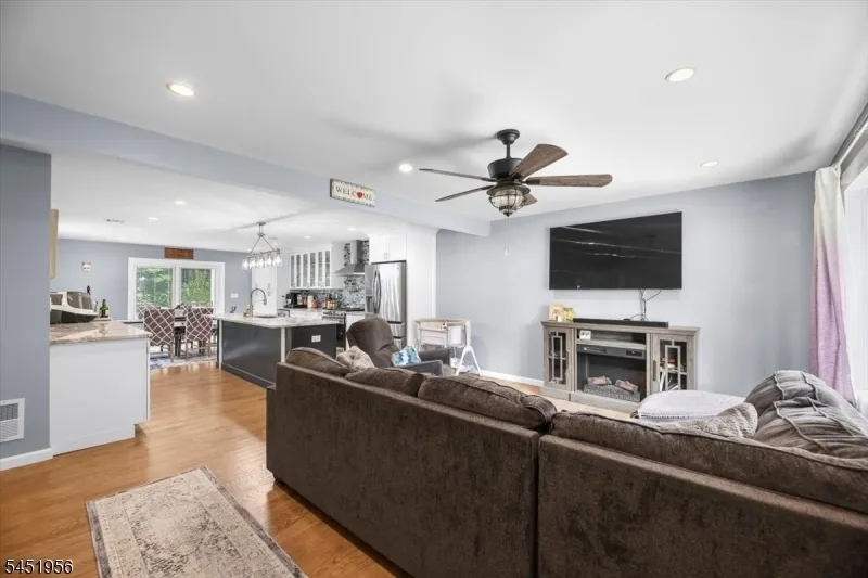 42 Wells Ct Bloomfield, NJ 07003