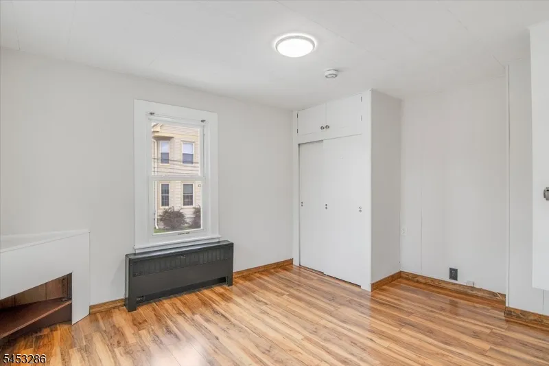 27 Moran St Newton Town, NJ 07860