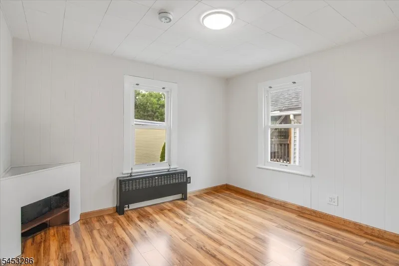 27 Moran St Newton Town, NJ 07860