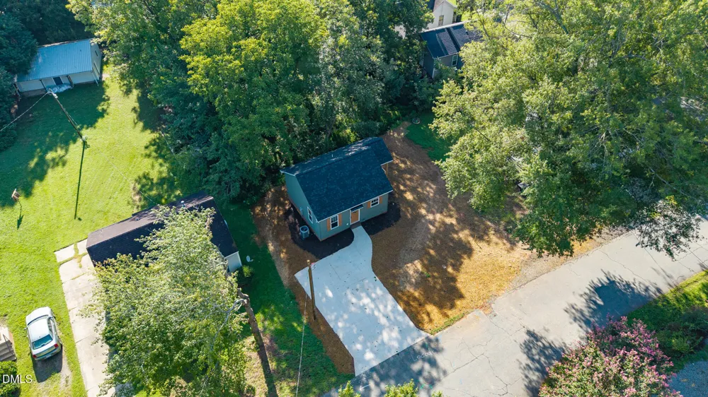 1305 E Willowbrook Drive Burlington, NC 27215