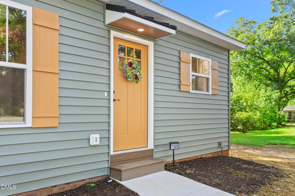 1305 E Willowbrook Drive Burlington, NC 27215